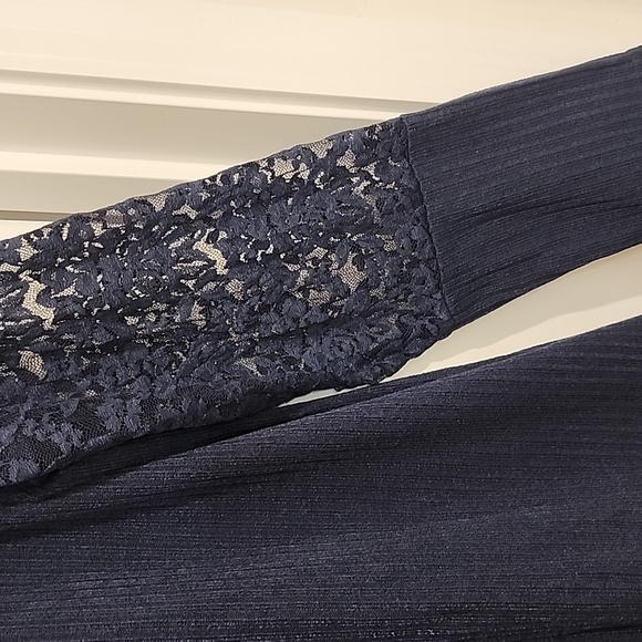 NEW Bloomchic navy soft ribbed l top with lace detail on front and sleeves 2x - Picture 5 of 5